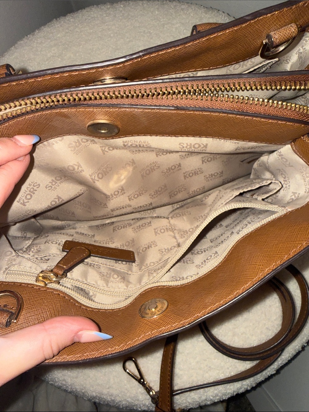 Michael Kors Tan Saffiano Leather Crossbody Satchel with Gold Hardware - Picture 4 of 9